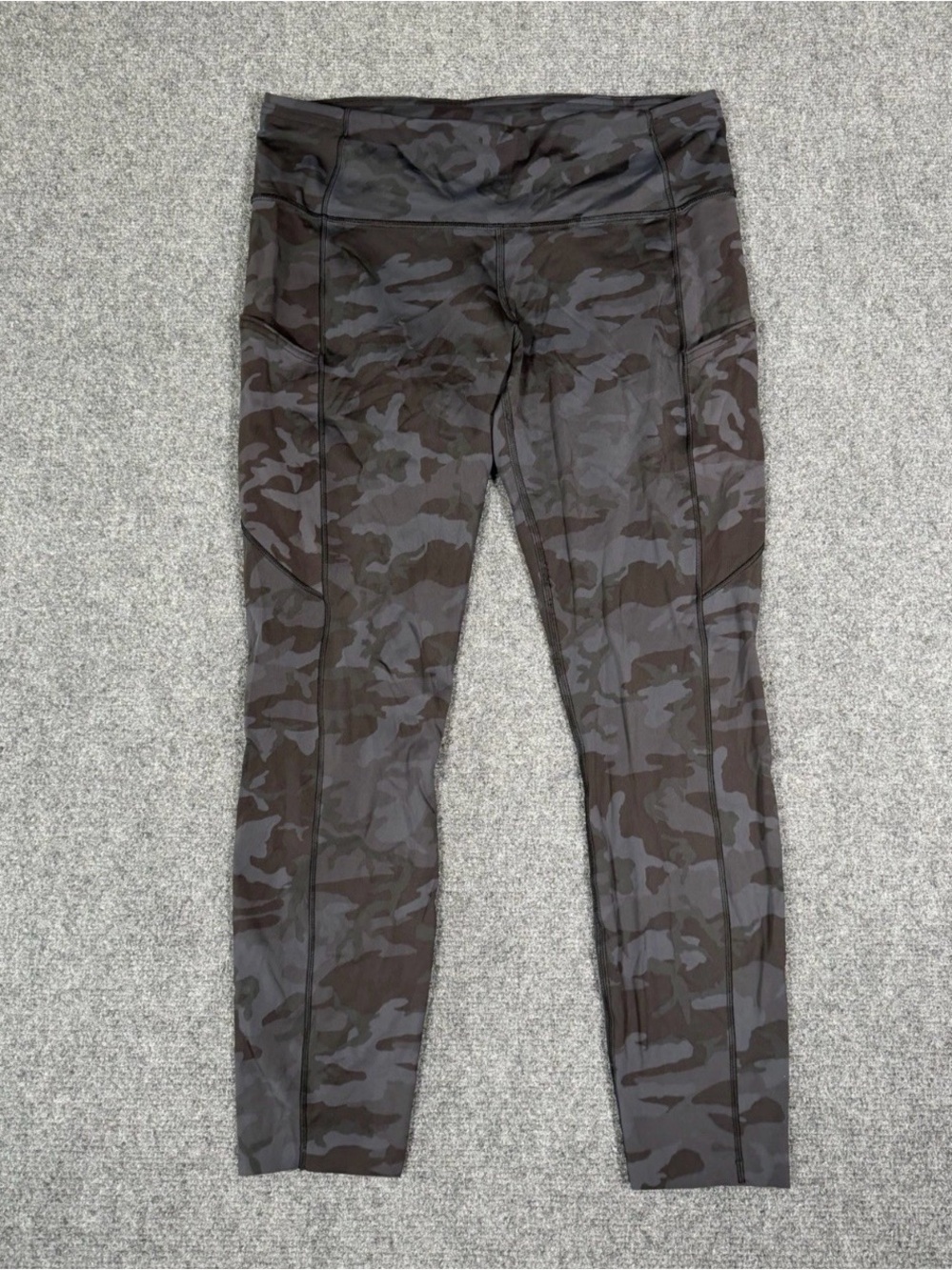 Lululemon Fast and Free High-Rise Tight 25". 5 Pocket Black Camo Size 8 - Picture 7 of 8